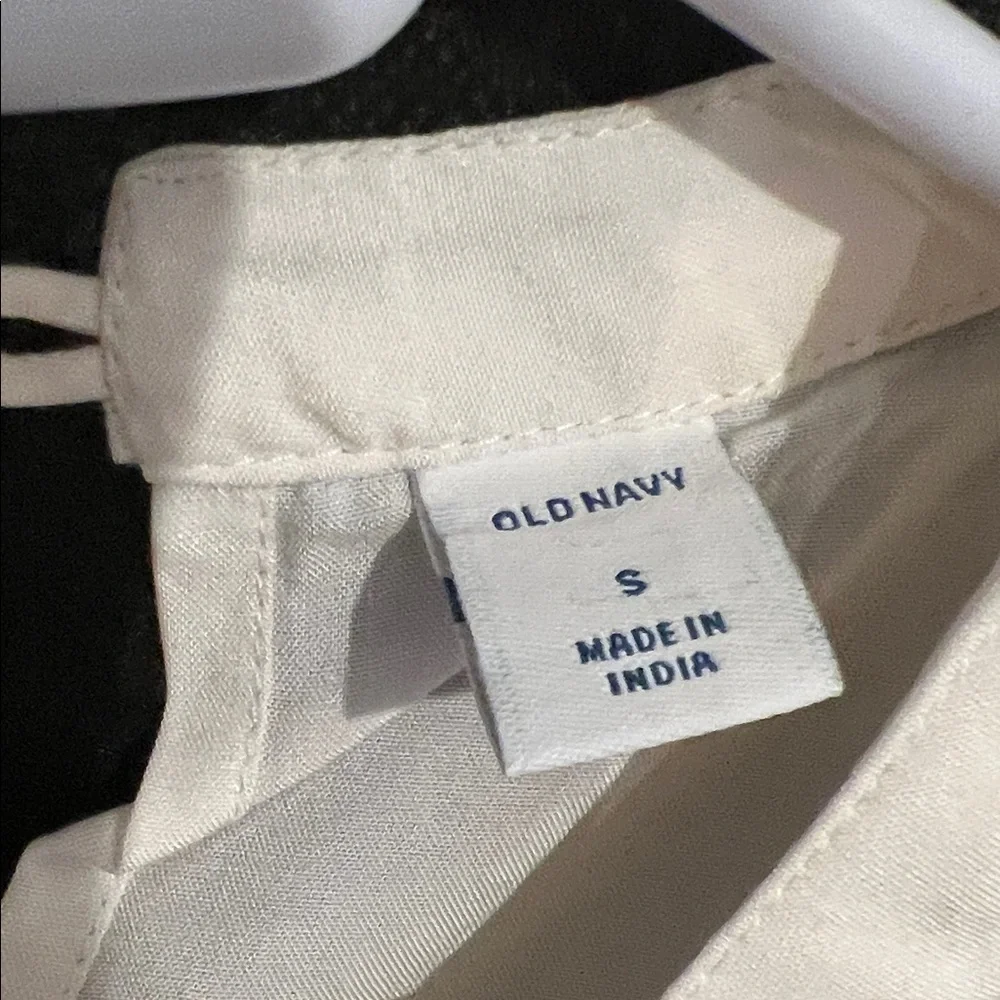 Old Navy Cream Sleeveless Blouse - Picture 2 of 2